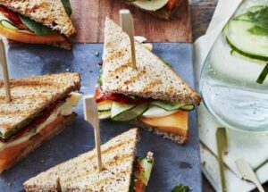 Mini-club-sandwich-melon-chorizo-et-mozzarella