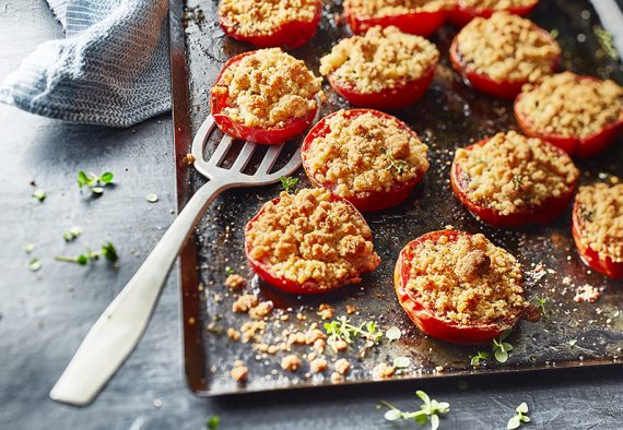 Tomates au four, crumble parmesan